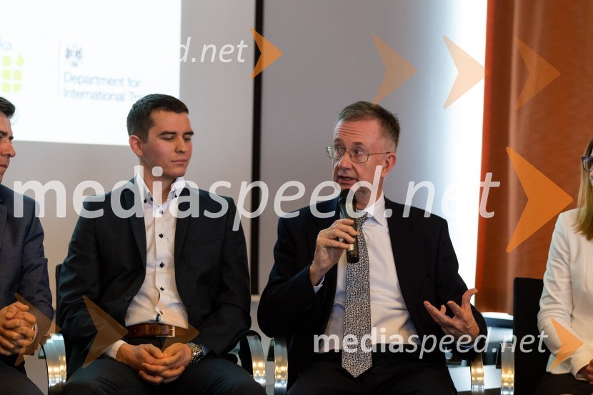  Janez  Mikelj, prodajni manager, 2HM Logistics;  Tim  Abrahams, podjetnikTea with Reason