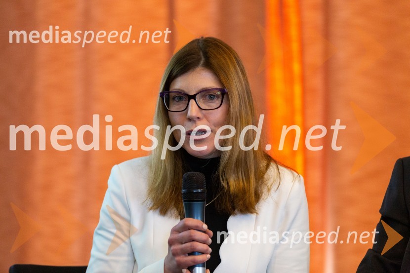  Anka  Pogačnik, Tax Manager, Ernst & Young SvetovanjeTea with Reason