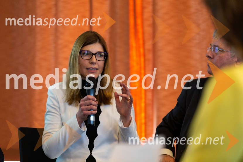  Anka  Pogačnik, Tax Manager, Ernst & Young SvetovanjeTea with Reason