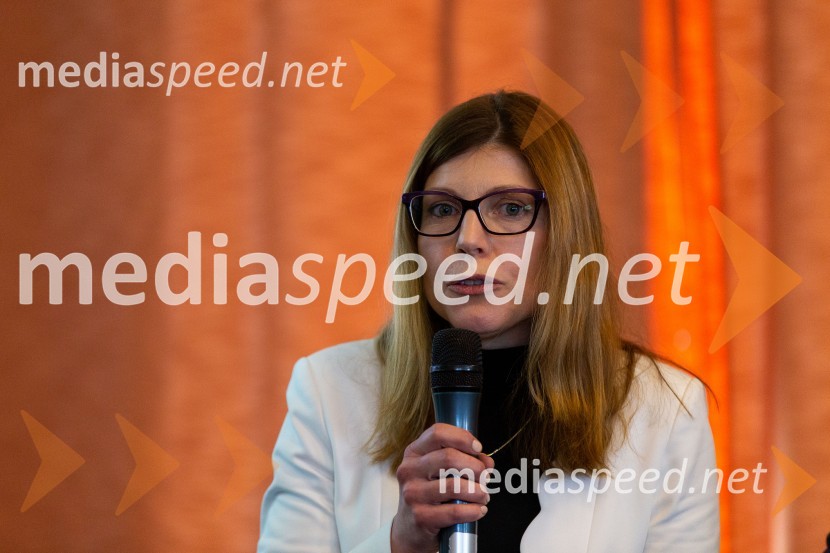  Anka  Pogačnik, Tax Manager, Ernst & Young SvetovanjeTea with Reason