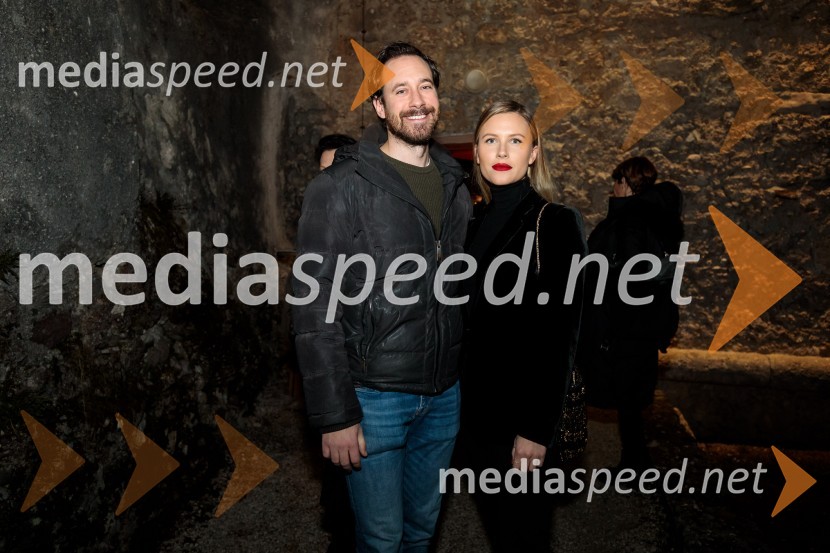  Miha Rodman, igralec;  Paola Čermelj, italijanistka in umetnostna zgodovinarkaVečja od vseh, premiera monodrame Prešernovo gledališče Kranj