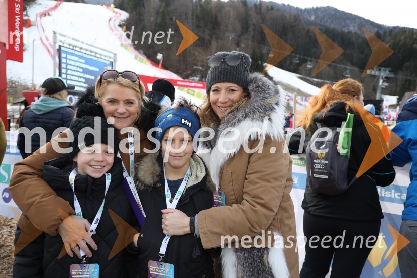  Filip Hrovat;  Alenka  Dovžan, nekdanja smučarka;  Nika Dovžan Karahodžič, hčerka Alenke Dovžan;  Urška Hrovat, nekdanja smučarkaZlata lisica 2020 VIP druženje, sobota