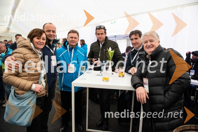  Tanja Ahlin, direktorica poslovne mreže NLB;  Dragan Injac, član uprave NLB Banka;  Radovan Bajić, predsednik uprave, NLB Banka Banja Luka;  Branko Greganović, predsednik izvršnega odbora, NLB Banka Beograd;  ... ;  ... Zlata lisica 2020 VIP druženje, sobota