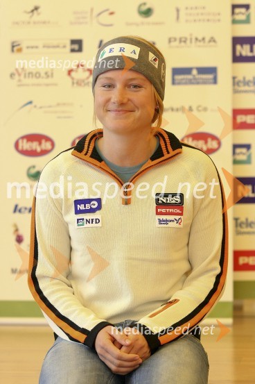 Ana Drev, alpska smučarkaSlovenska smučarska reprezentanca - predstavitev za sezono 2008/09