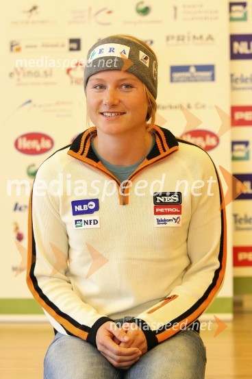 Ana Drev, alpska smučarkaSlovenska smučarska reprezentanca - predstavitev za sezono 2008/09