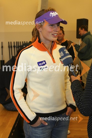 Tina Maze, alpska smučarkaSlovenska smučarska reprezentanca - predstavitev za sezono 2008/09