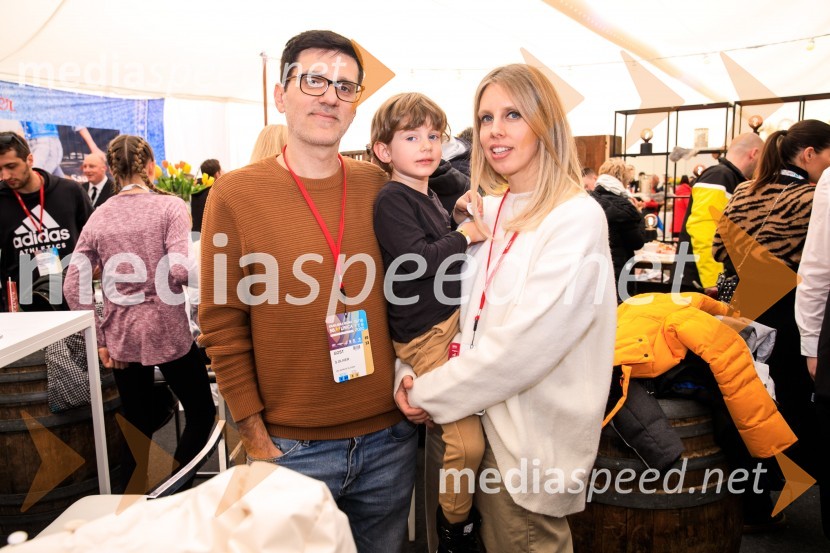  Donald Rose, direktor kreativne produkcije Pro Plus;  Dan Rose;  Bojana Ksela Rose, modna blogerkaZlata lisica 2020 VIP druženje, nedelja