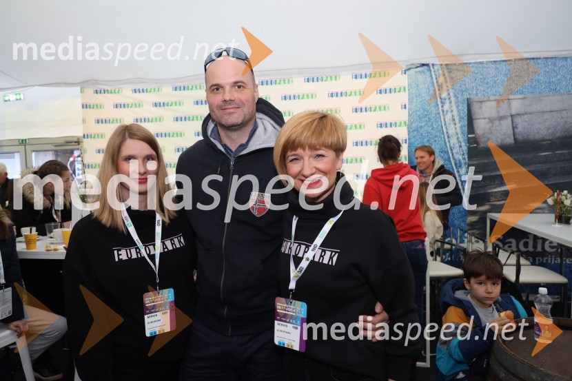  Vanja Bele, asistenka za marketing Europarka;  ... ;  Petra Romih, vodja marketinga EuroparkaZlata lisica 2020 VIP druženje, nedelja