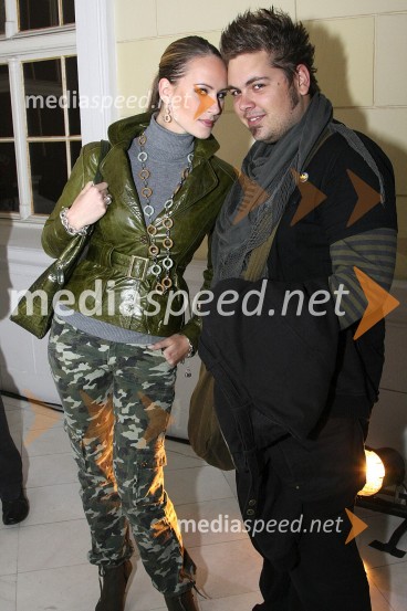 ... in Nejc Simšič, novinar   
 
Alan Hranitelj- Razstava kreacij