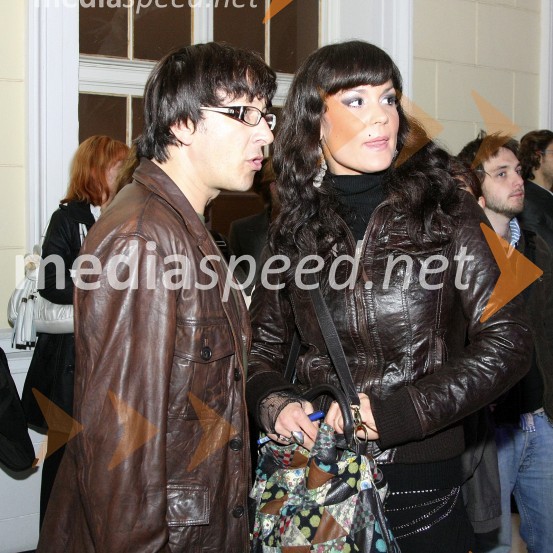 Aljoša Rebolj, fotograf s spremljevalkoAlan Hranitelj- Razstava kreacij