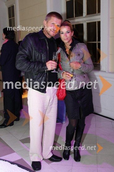 Borut Veselko, direktor Prešernovega gledališča Kranj in njegova žena Maša Derganc Veselko, igralkaAlan Hranitelj- Razstava kreacij