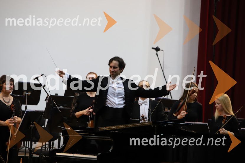  Simon Krečič, umetniški direktor Opere SNG Maribor4. koncert Simfoničnega cikla z Dubravko Tomšič Srebotnjak