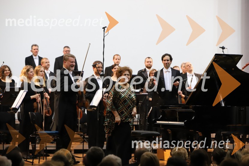  Saša Olenjuk, koncertni mojster;  Dubravka  Tomšič Srebotnjak, pianistka;  Simon Krečič, umetniški direktor Opere SNG Maribor4. koncert Simfoničnega cikla z Dubravko Tomšič Srebotnjak