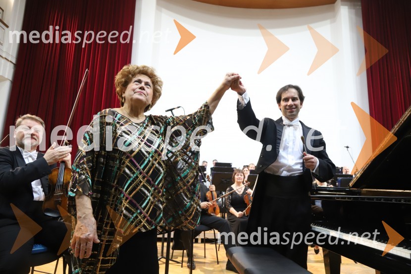  Saša Olenjuk, koncertni mojster;  Dubravka  Tomšič Srebotnjak, pianistka;  Simon Krečič, umetniški direktor Opere SNG Maribor4. koncert Simfoničnega cikla z Dubravko Tomšič Srebotnjak