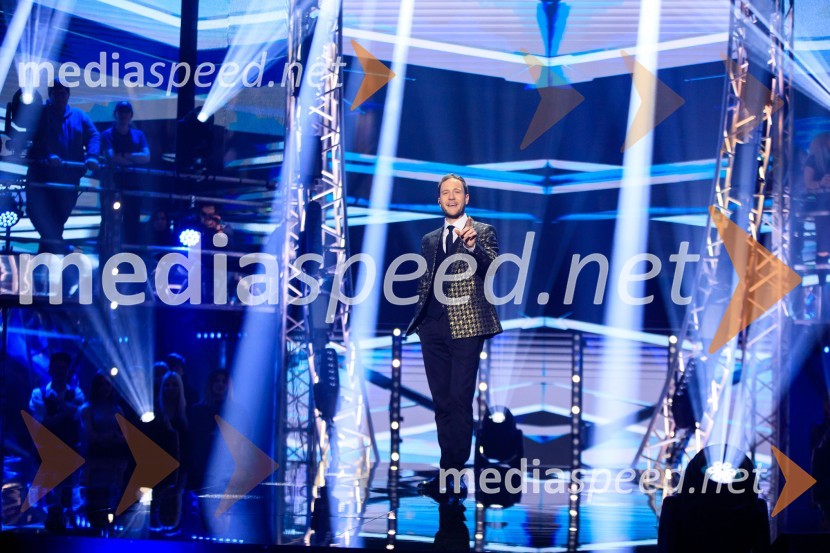  Klemen Slakonja, igralec, komik in TV voditeljEMA 2020, zmagovalka je Ana Soklič