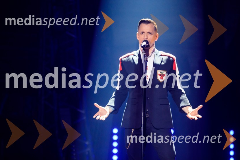  Simon Vadnjal, novinar in glasbenikEMA 2020, zmagovalka je Ana Soklič