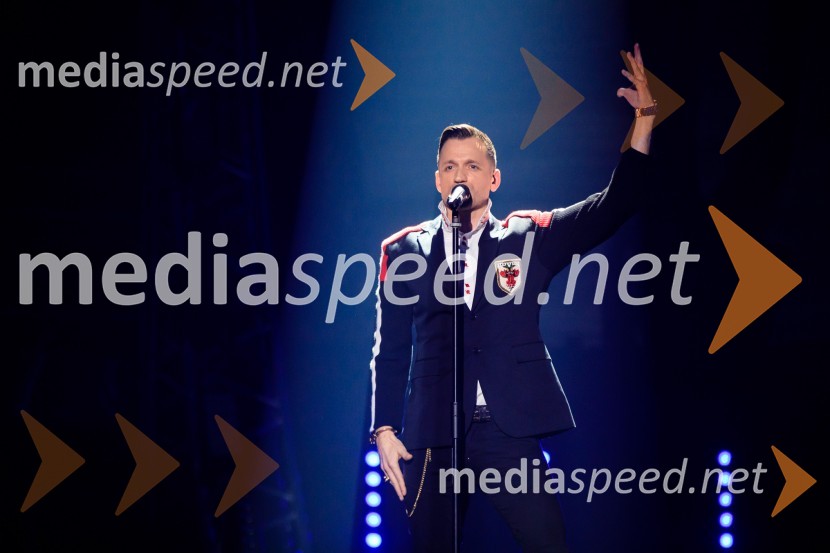  Simon Vadnjal, novinar in glasbenikEMA 2020, zmagovalka je Ana Soklič