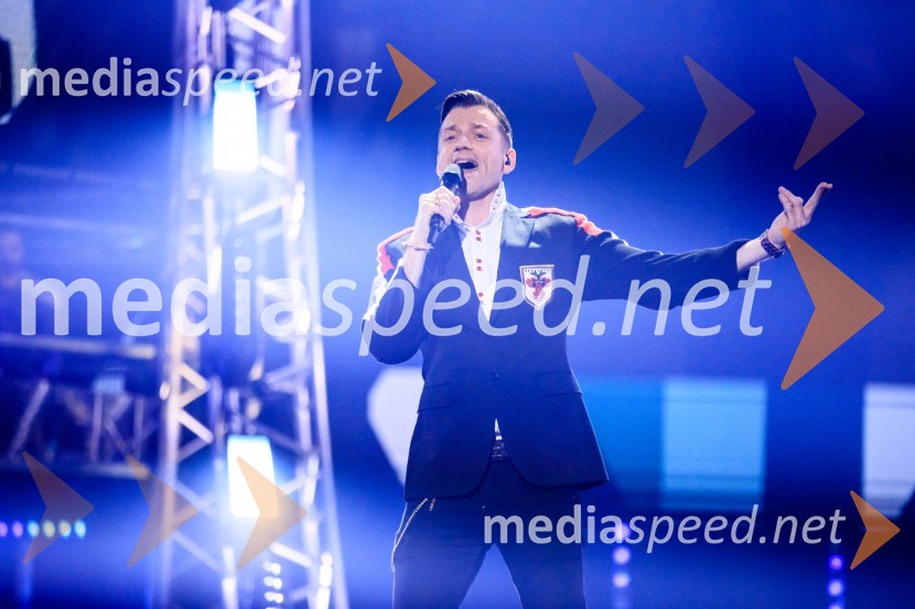  Simon Vadnjal, novinar in glasbenikEMA 2020, zmagovalka je Ana Soklič