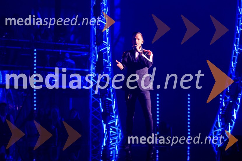  Simon Vadnjal, novinar in glasbenikEMA 2020, zmagovalka je Ana Soklič