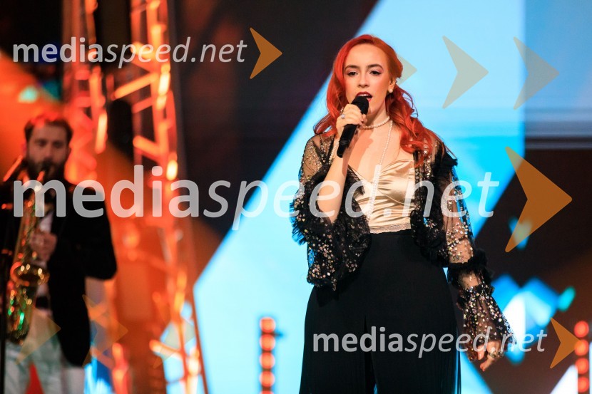  Veronika Steiner, pevkaEMA 2020, zmagovalka je Ana Soklič