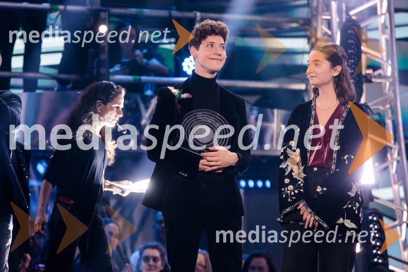  Gašper  Šantl, glasbenik;  Zala Kralj, glasbenicaEMA 2020, zmagovalka je Ana Soklič