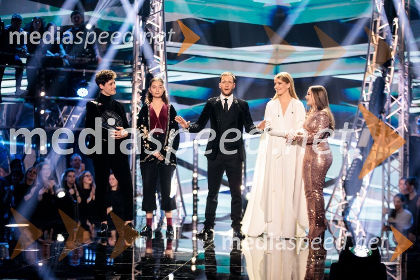  Gašper  Šantl, glasbenik;  Zala Kralj, glasbenica;  Klemen Slakonja, igralec, komik in TV voditelj;  Ana Soklič, pevka;  Lina Kuduzović, pevkaEMA 2020, zmagovalka je Ana Soklič