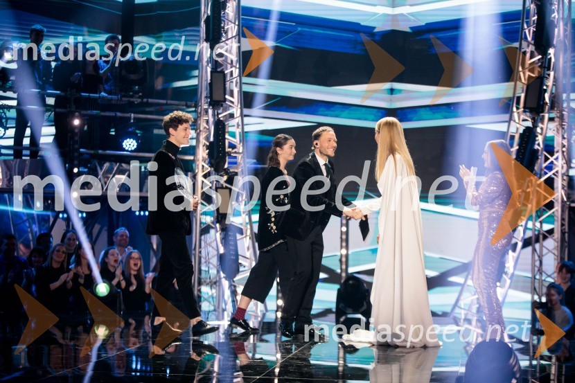  Gašper  Šantl, glasbenik;  Zala Kralj, glasbenica;  Klemen Slakonja, igralec, komik in TV voditelj;  Ana Soklič, pevka;  Lina Kuduzović, pevkaEMA 2020, zmagovalka je Ana Soklič