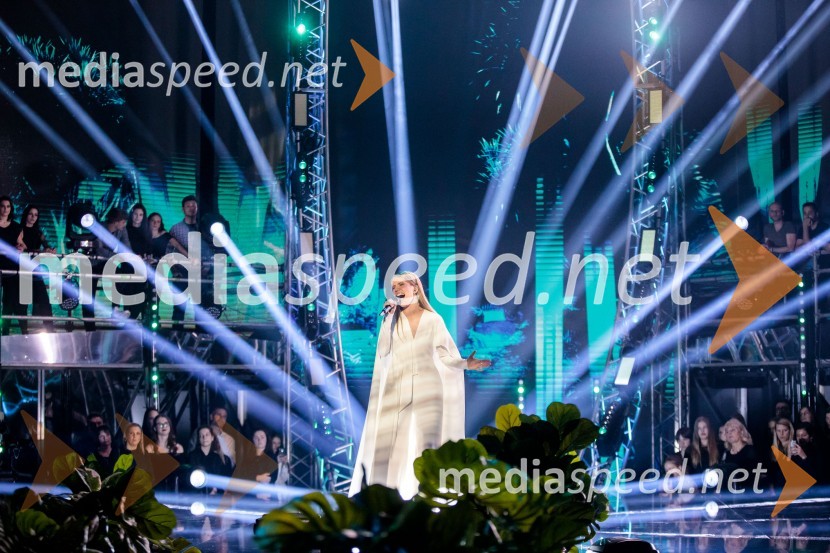  Ana Soklič, pevkaEMA 2020, zmagovalka je Ana Soklič