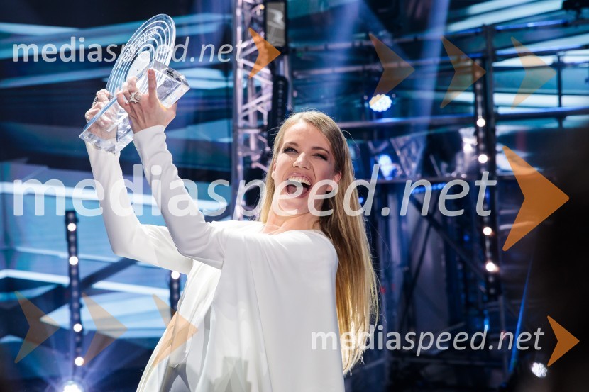  Ana Soklič, pevkaEMA 2020, zmagovalka je Ana Soklič