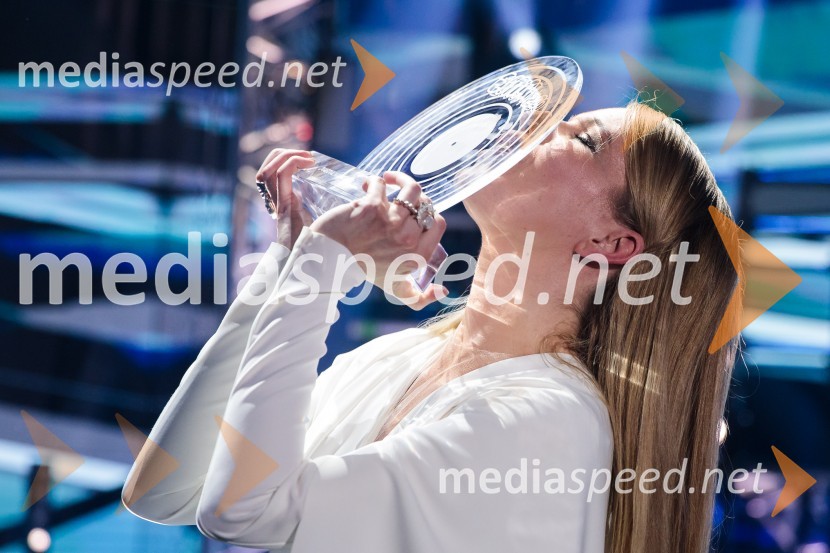  Ana Soklič, pevkaEMA 2020, zmagovalka je Ana Soklič