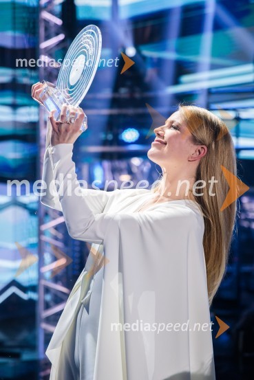  Ana Soklič, pevkaEMA 2020, zmagovalka je Ana Soklič