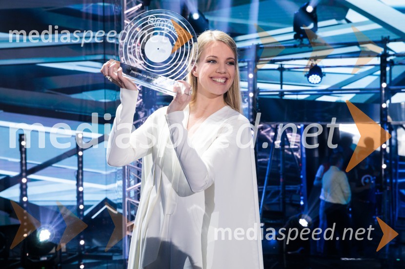  Ana Soklič, pevkaEMA 2020, zmagovalka je Ana Soklič