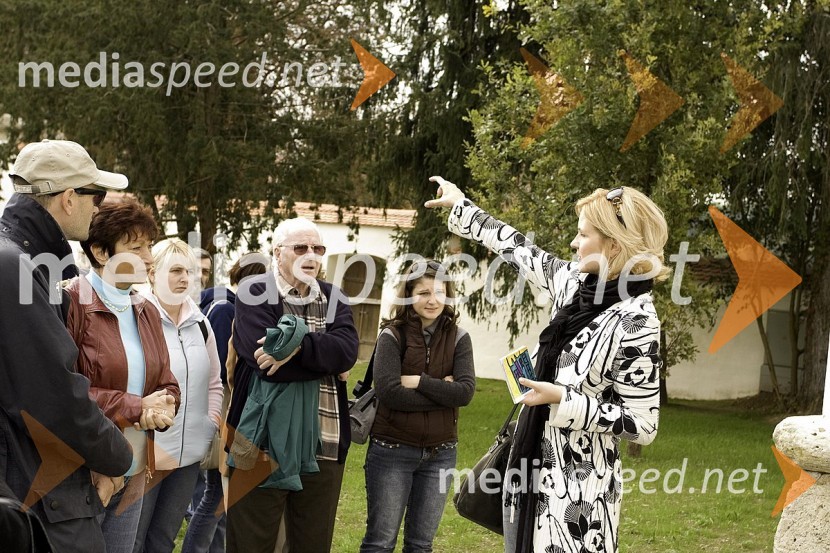 Slovenski pisatelji in Norma Bale, direktorica Zavoda za kulturo, turizem in promocijo Gornja RadgonaSlovenski pisatelji v Negovi