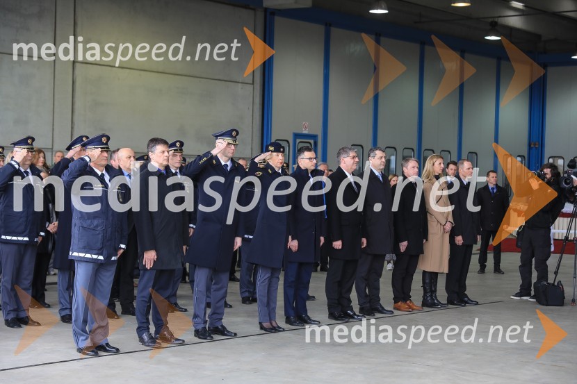  ... ;  ... ;  ... ; mag. Tatjana  Bobnar, Generalna direktorica policije;  Marjan  Šarec, predsednik Vlade Republike Slovenije;  Boštjan Poklukar, minister za notranje zadeve RSSlovesna predaja novega policijskega helikopterja