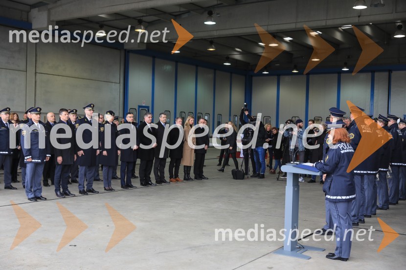 Slovesna predaja novega policijskega helikopterja