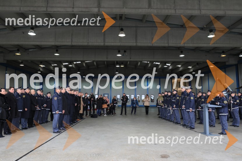 Slovesna predaja novega policijskega helikopterja
