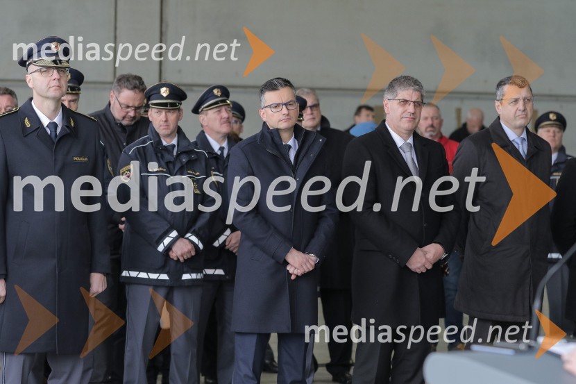  ... ;  ... ;  Marjan  Šarec, predsednik Vlade Republike Slovenije;  Boštjan Poklukar, minister za notranje zadeve RS;  ... Slovesna predaja novega policijskega helikopterja