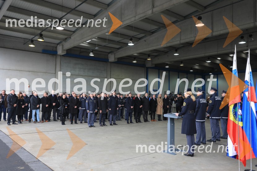 Slovesna predaja novega policijskega helikopterja