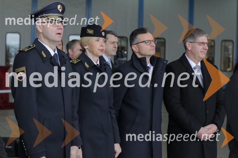  ... ; mag. Tatjana  Bobnar, Generalna direktorica policije;  Marjan  Šarec, predsednik Vlade Republike Slovenije;  Boštjan Poklukar, minister za notranje zadeve RSSlovesna predaja novega policijskega helikopterja