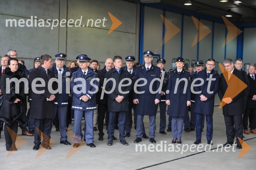 Slovesna predaja novega policijskega helikopterja