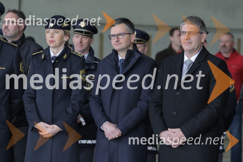 mag. Tatjana  Bobnar, Generalna direktorica policije;  Marjan  Šarec, predsednik Vlade Republike Slovenije;  Boštjan Poklukar, minister za notranje zadeve RSSlovesna predaja novega policijskega helikopterja