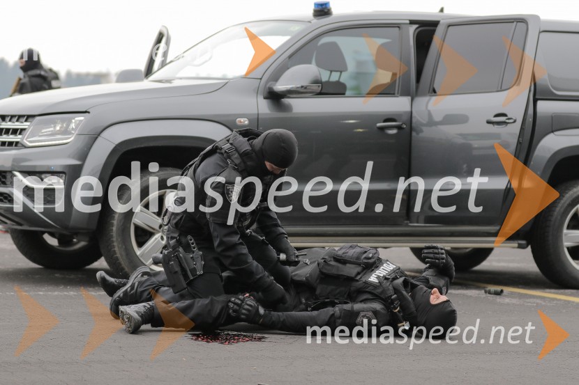 Slovesna predaja novega policijskega helikopterja