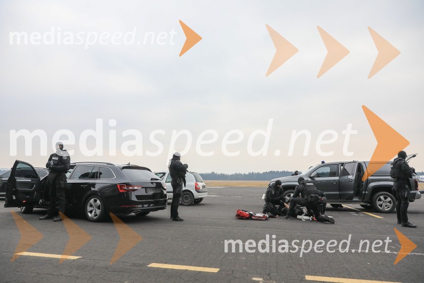 Slovesna predaja novega policijskega helikopterja