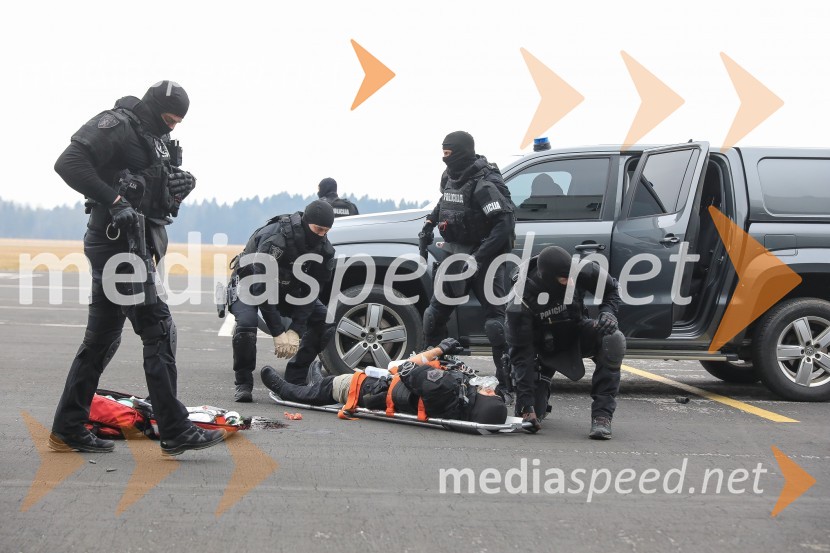 Slovesna predaja novega policijskega helikopterja