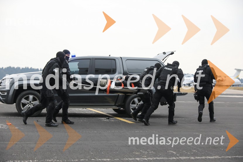 Slovesna predaja novega policijskega helikopterja