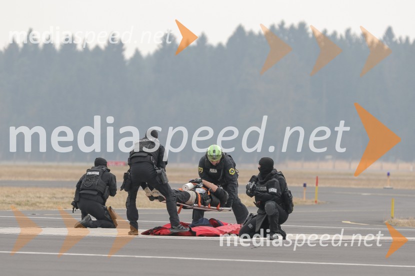 Slovesna predaja novega policijskega helikopterja