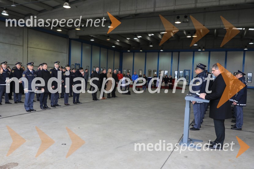 Slovesna predaja novega policijskega helikopterja