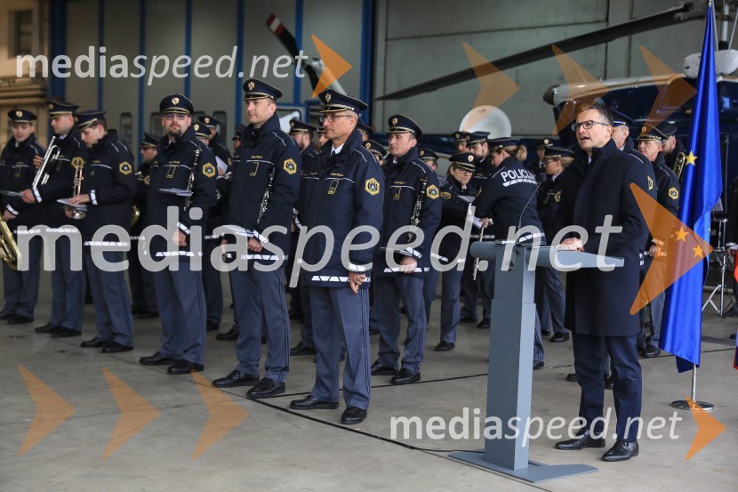 Slovesna predaja novega policijskega helikopterja