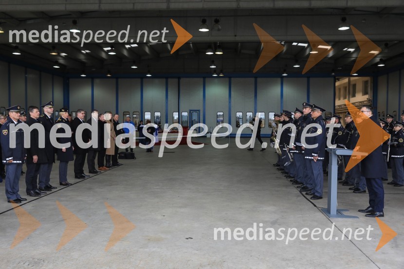 Slovesna predaja novega policijskega helikopterja