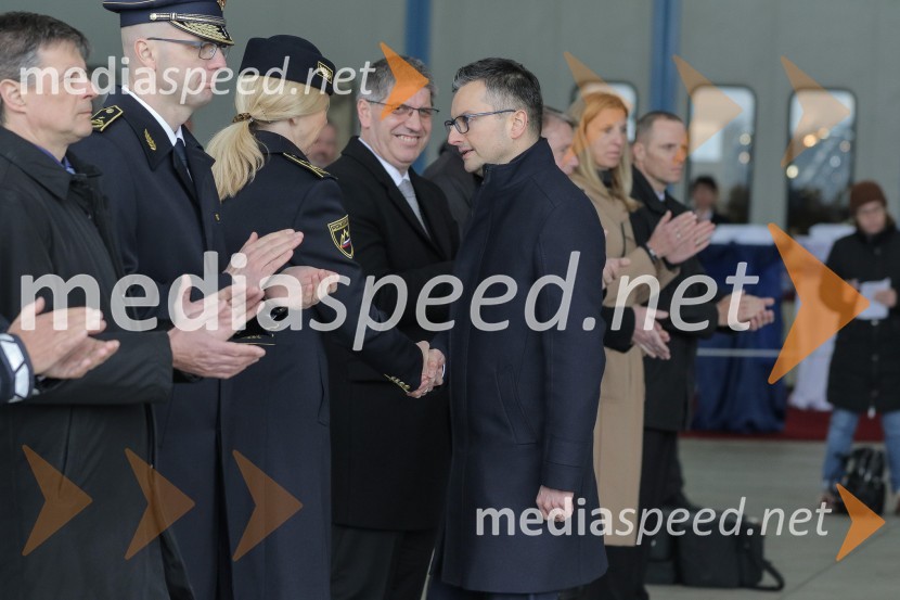 Slovesna predaja novega policijskega helikopterja